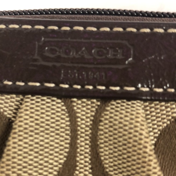 Signature Coach wristlet - Picture 6 of 6